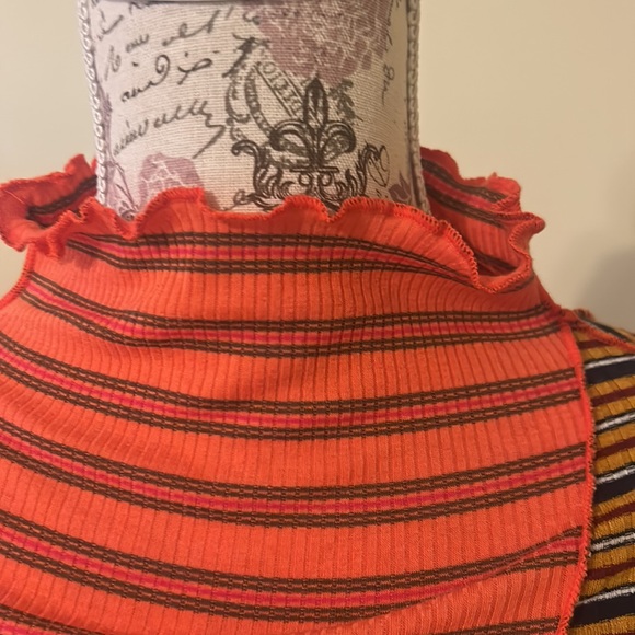 Free People short top - Picture 3 of 4